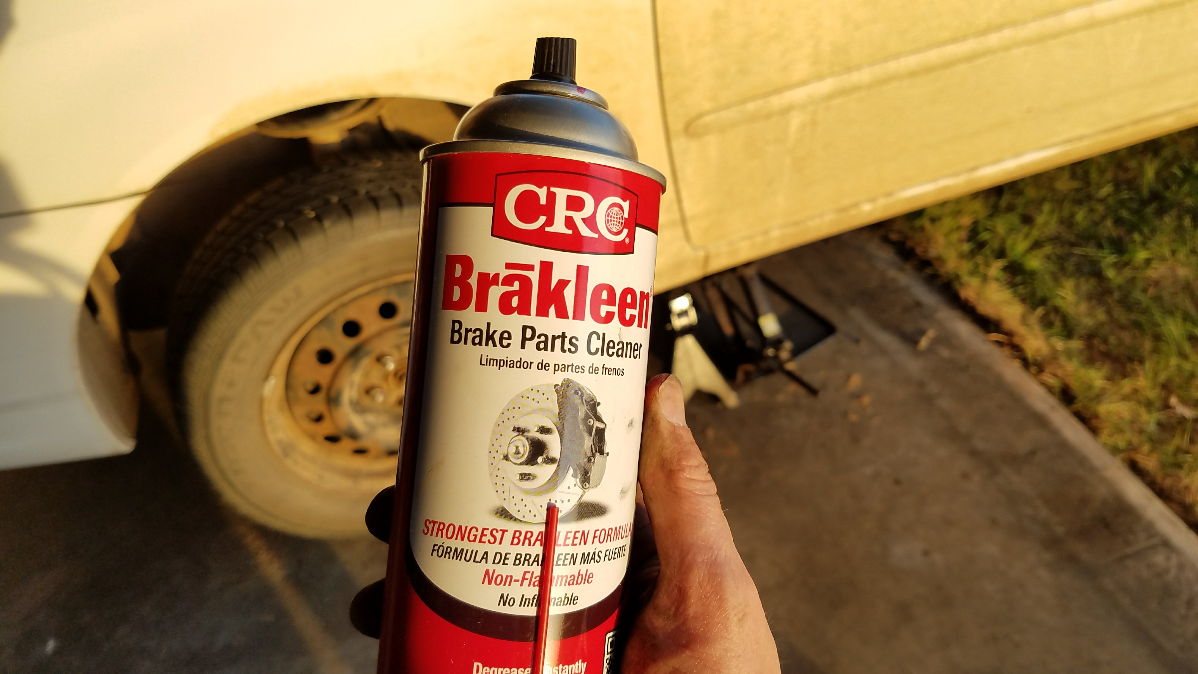 The brakleen brake cleaner spray.