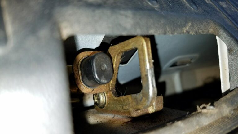 Trunk catch for a toyota corolla trunk