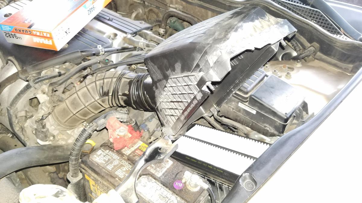 air filter housing open