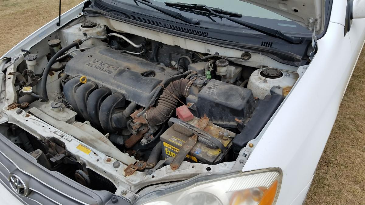 2-Toyota-corolla-engine-bay