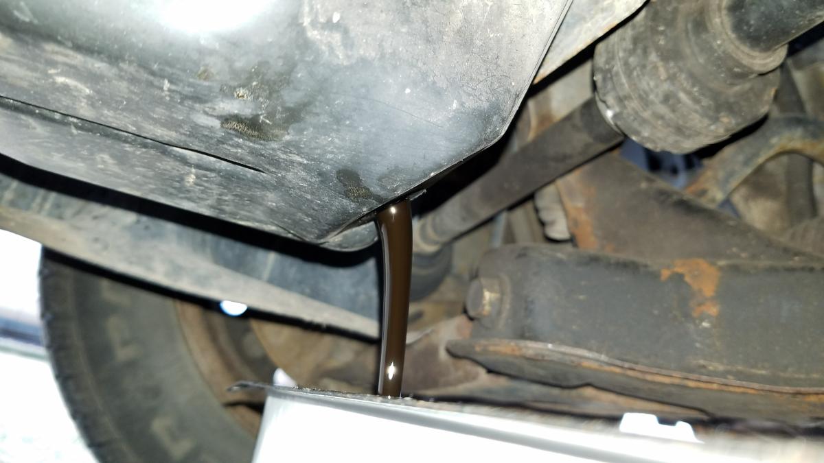 7-toyota-corolla-engine-oil-draining