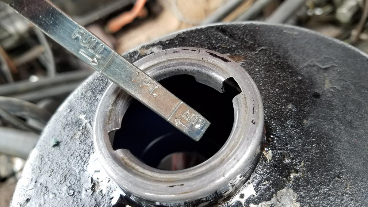 hydarulic-fluid-reservoir-check-level