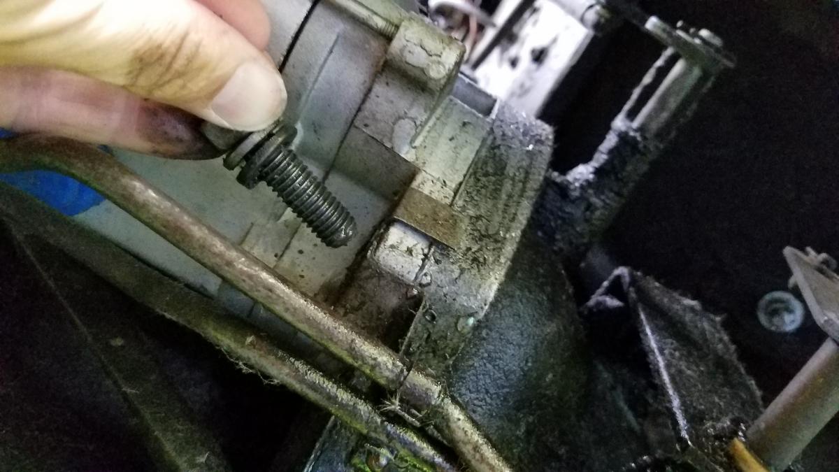 008-bottom-starter-bolt-removed