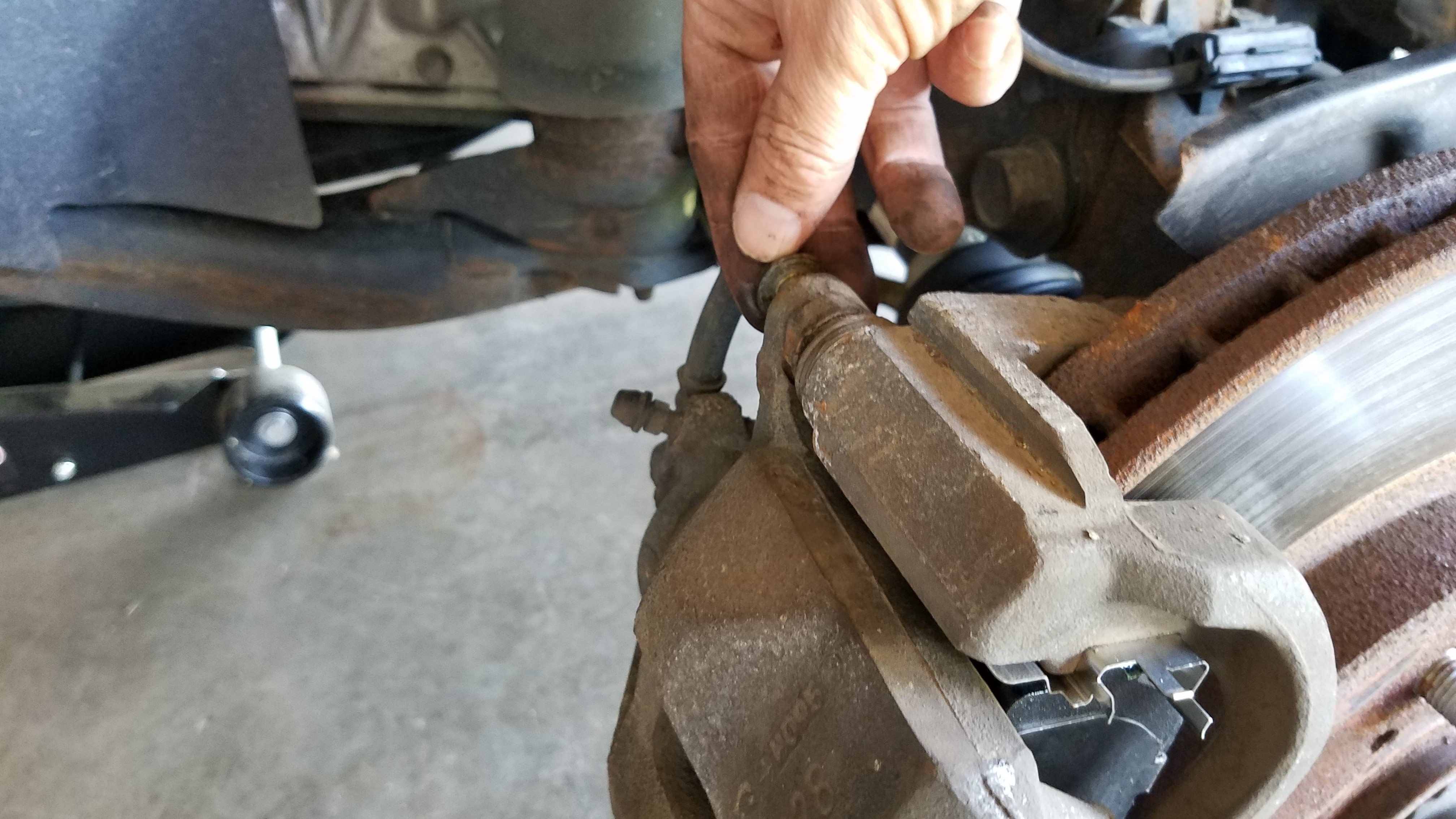 033-sienna-insert-caliper-bolt