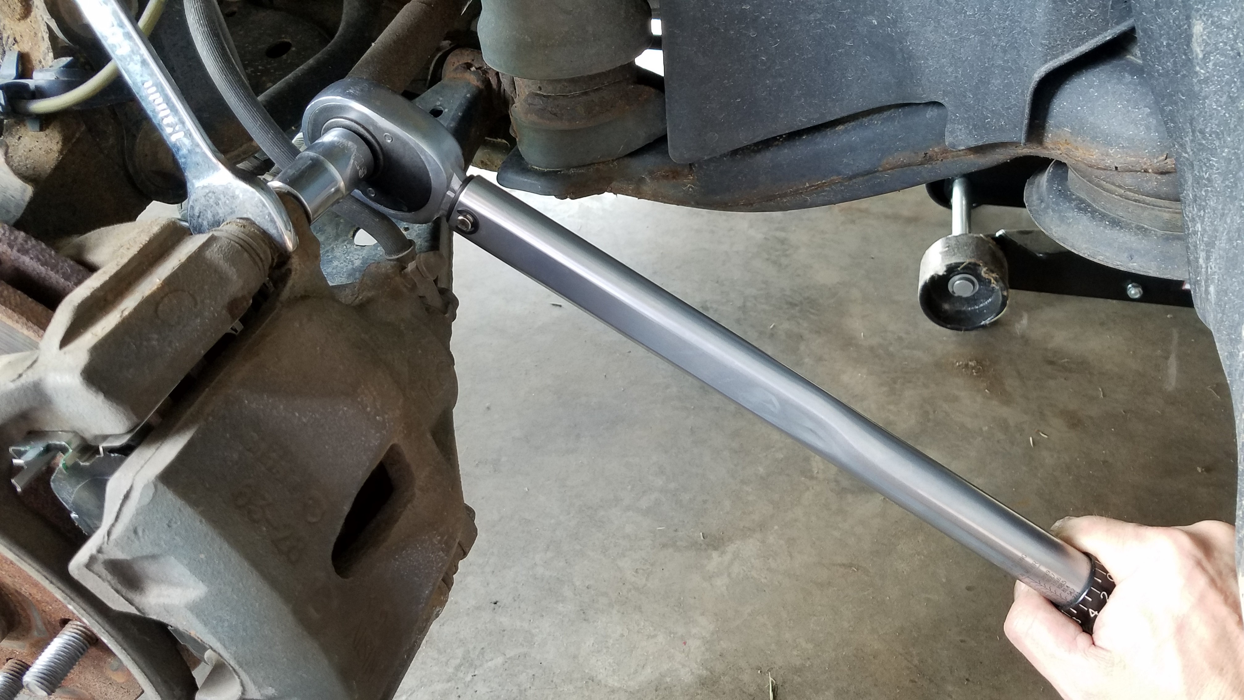 037-tighten-caliper-bolts