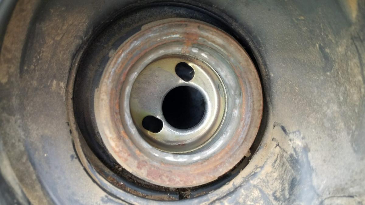 06-rusty-gas-port-before