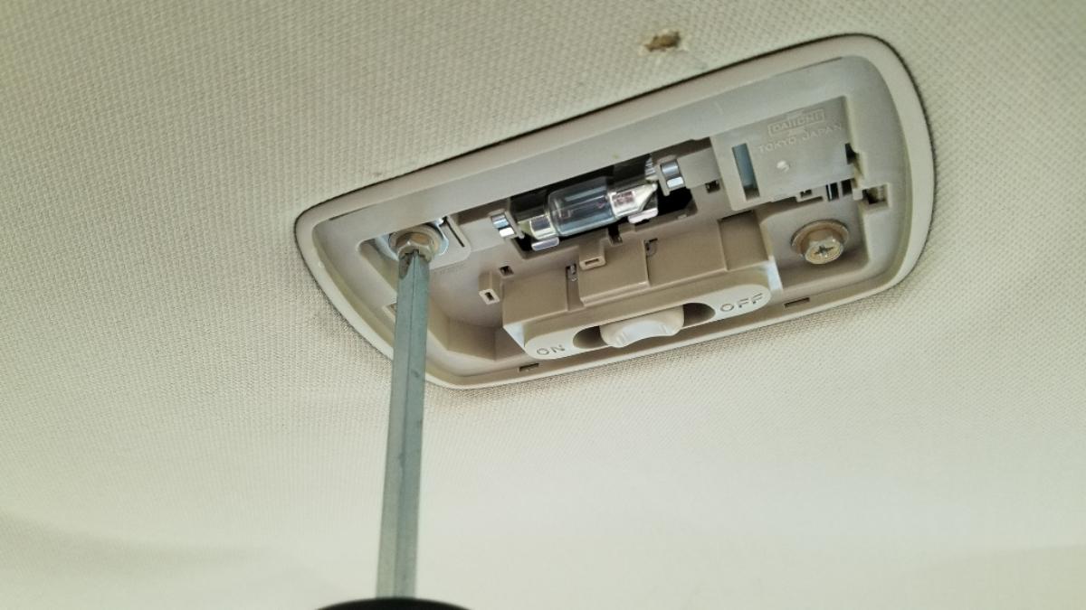 09-remove-dome-light