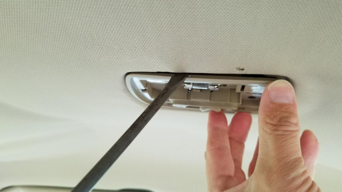 10-remove-dome-light