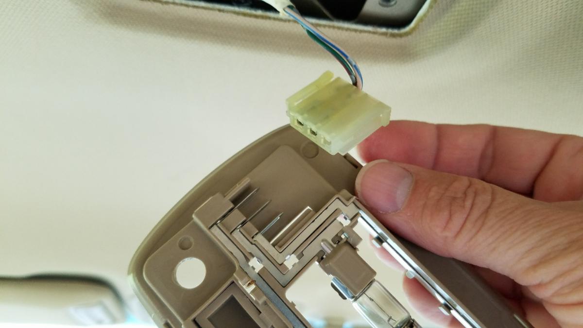 12-remove-dome-light-plug