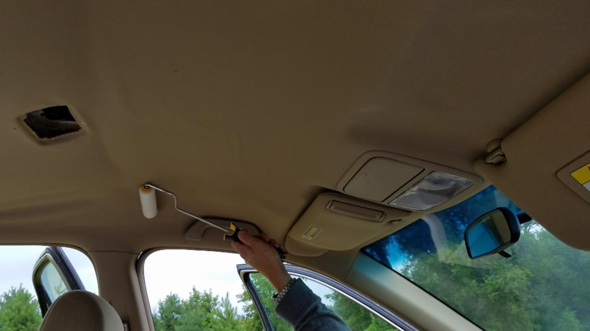 33-roll-headliner-into-place