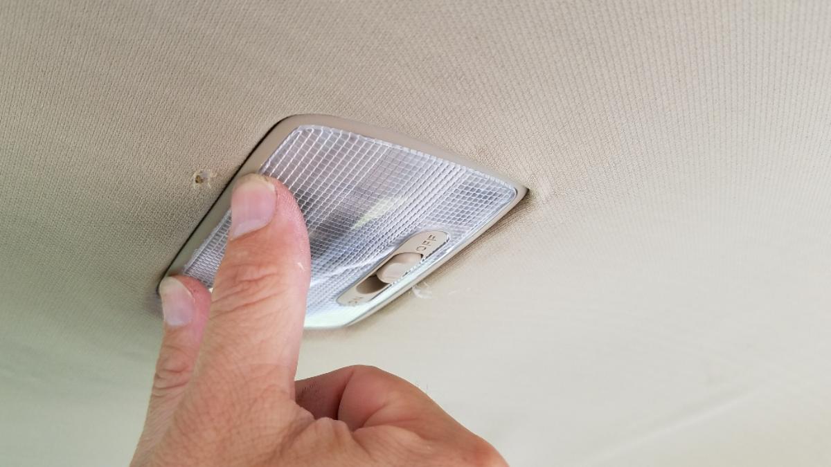 52-clip-in-dome-light