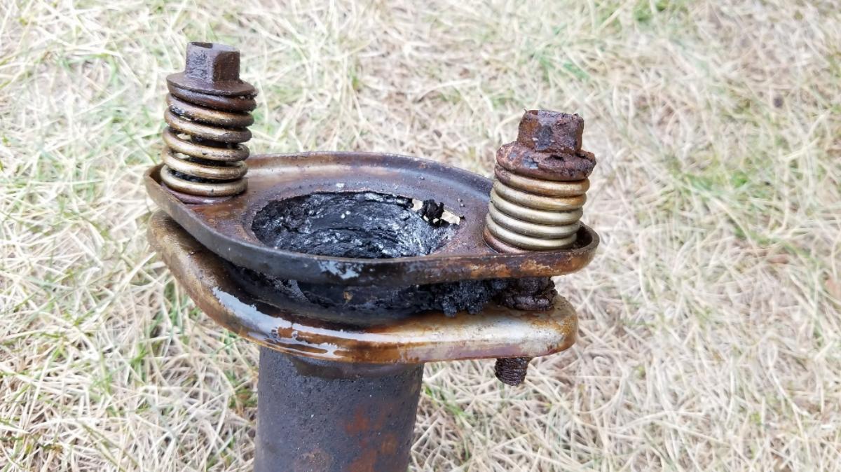 014-exhaust-flange-deteriorated