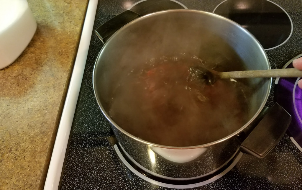 05-kombucha-stir-in-sugar-dissolve