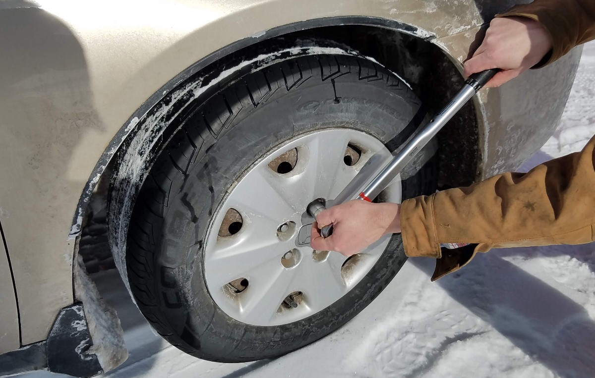 05-proper-way-to-hold-a-torque-wrench