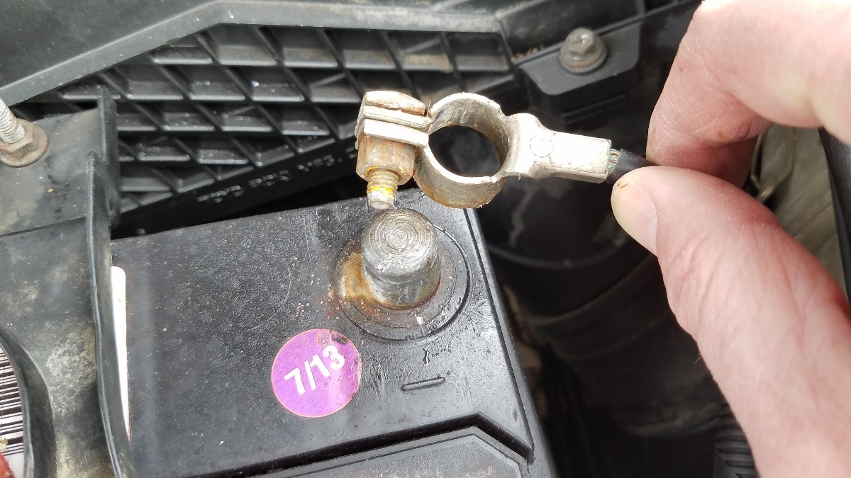 02-disconnect-negative-battery-terminal