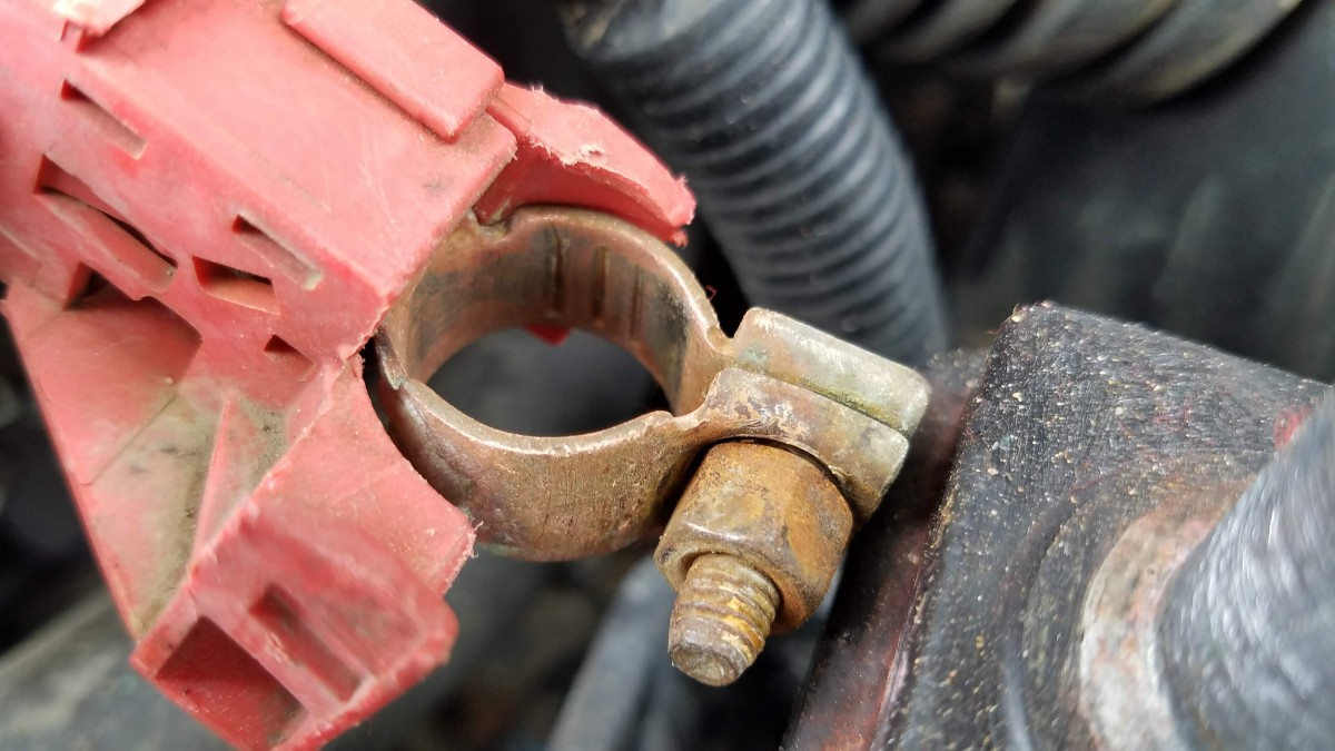 07-cleaned-battery-clamp