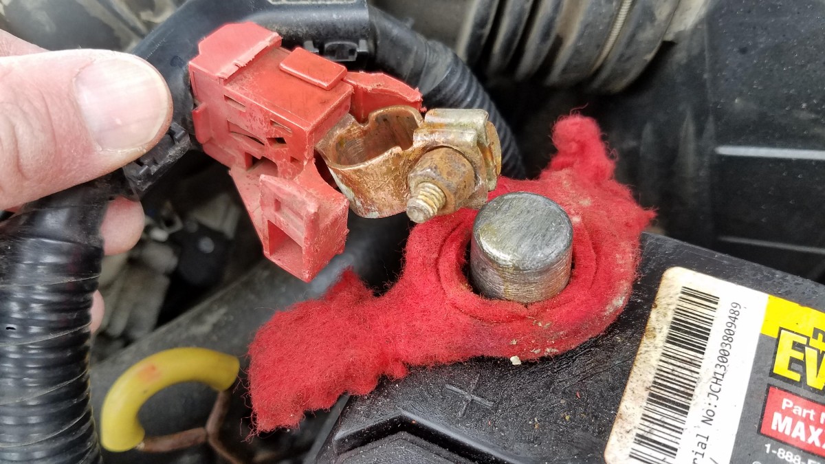 10-anti-corrosion-felt-on-battery-post