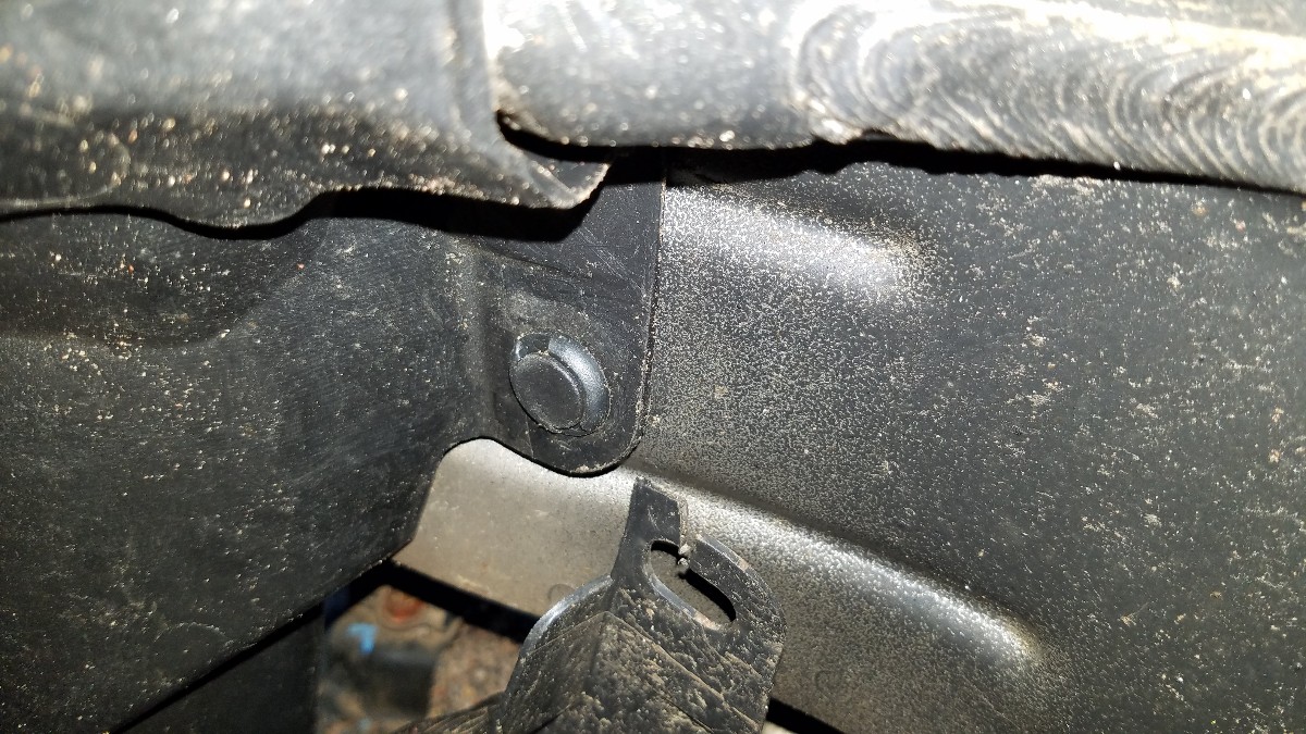 02-plastic-fender-clip