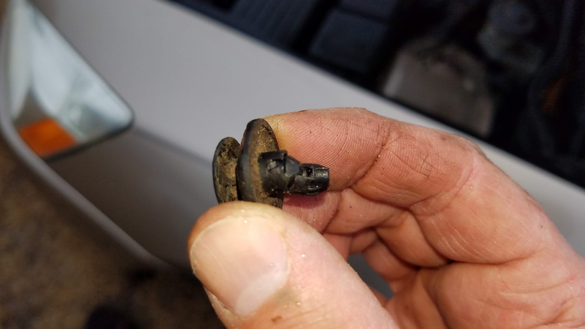 04-plastic-connector-broken