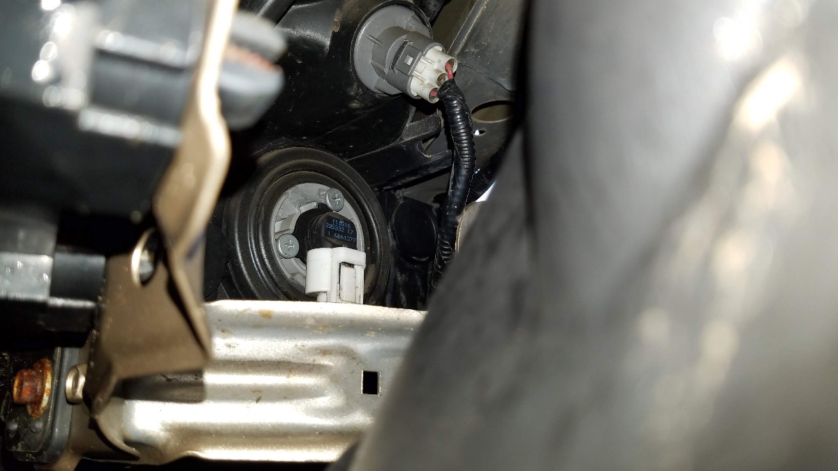 06-pull-back-plastic-protector-reveal-headlight-bulb