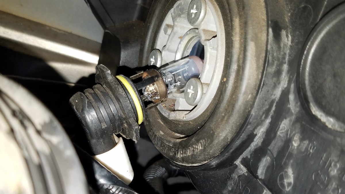 21-twist-9006-counter-clockwise-to-remove