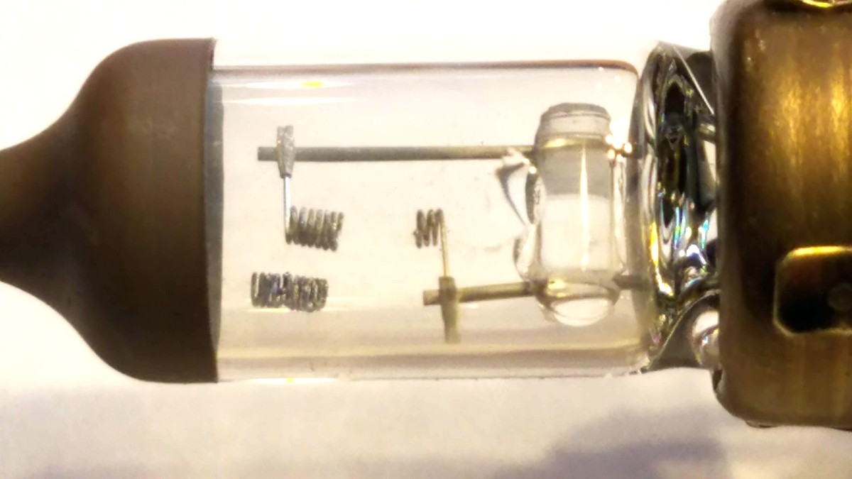 24-9006-lightbulb-burnt-out-filament-honda-accord