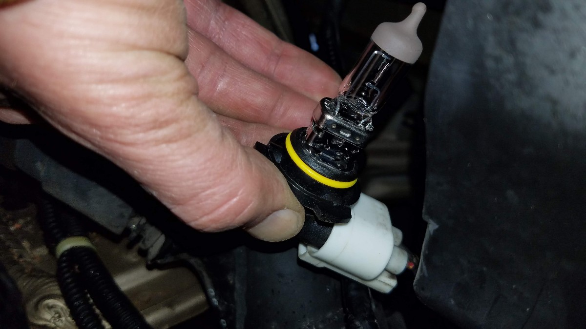 26-insert-new9006-bulb