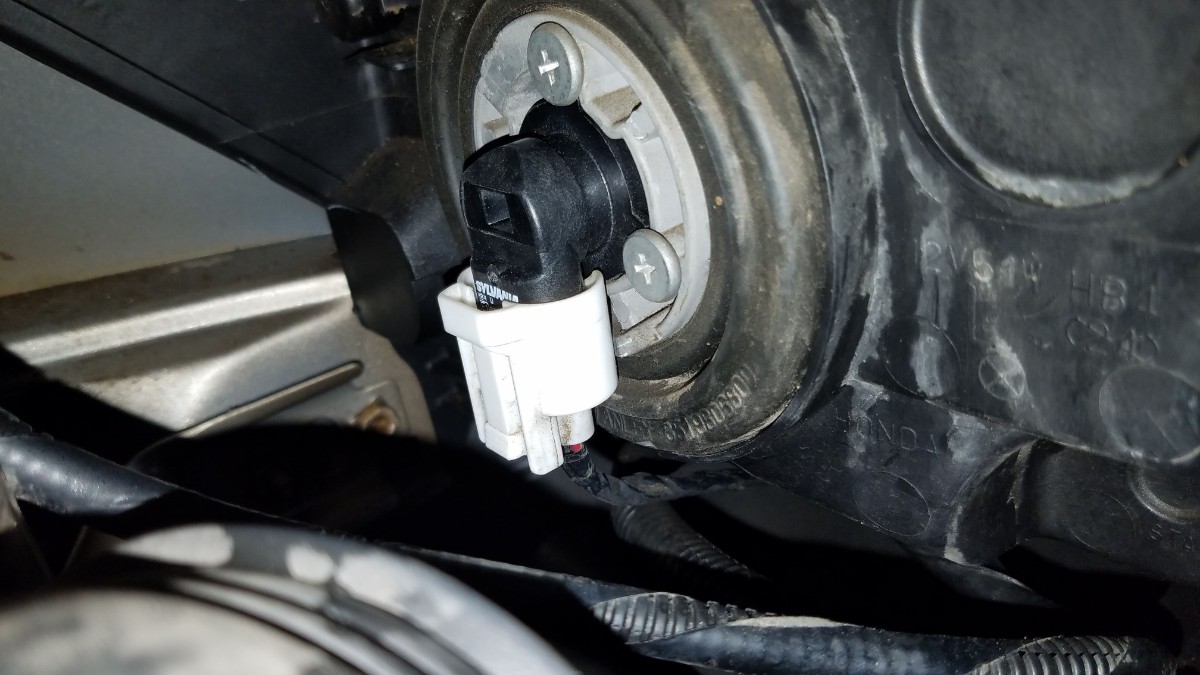 28-twist-clockwise-to-seat-bulb-9006