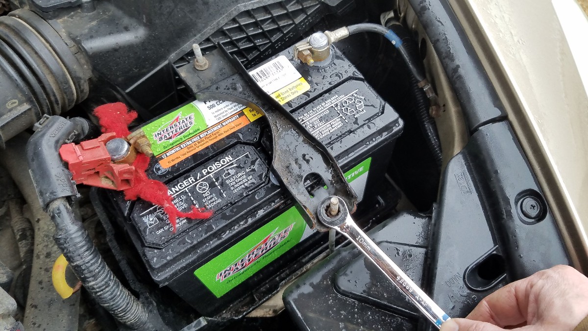 30-tighten-battery-holder-10mm