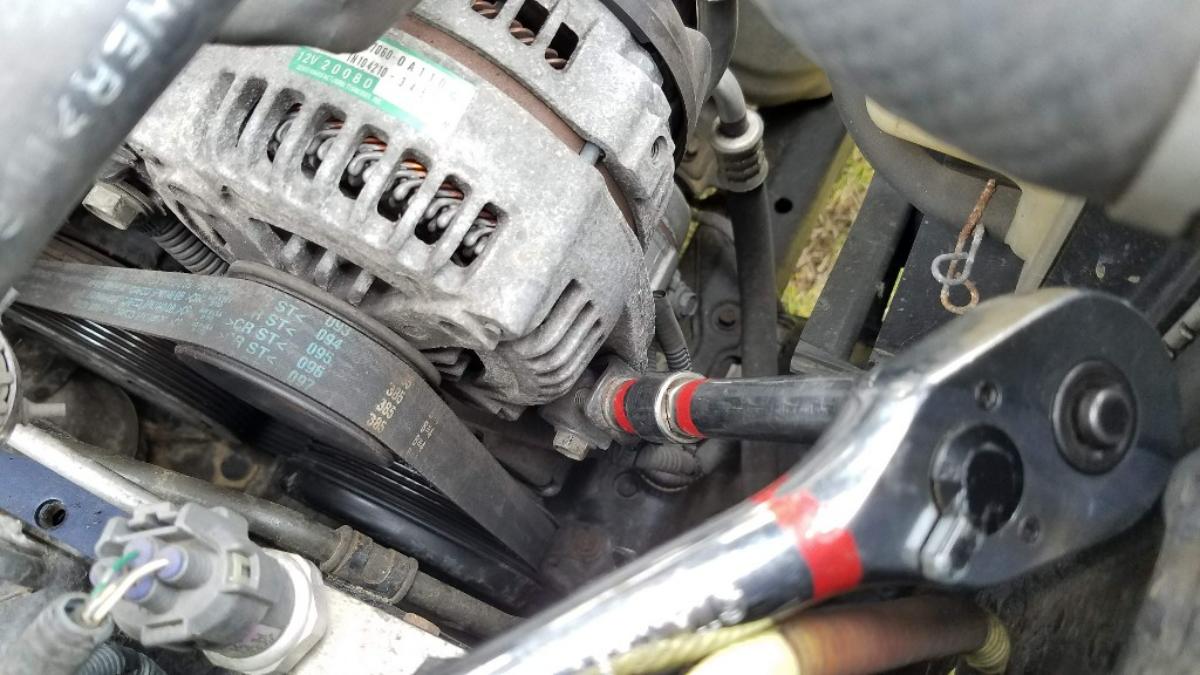 10-tensioner-bolt-alternator-sienna