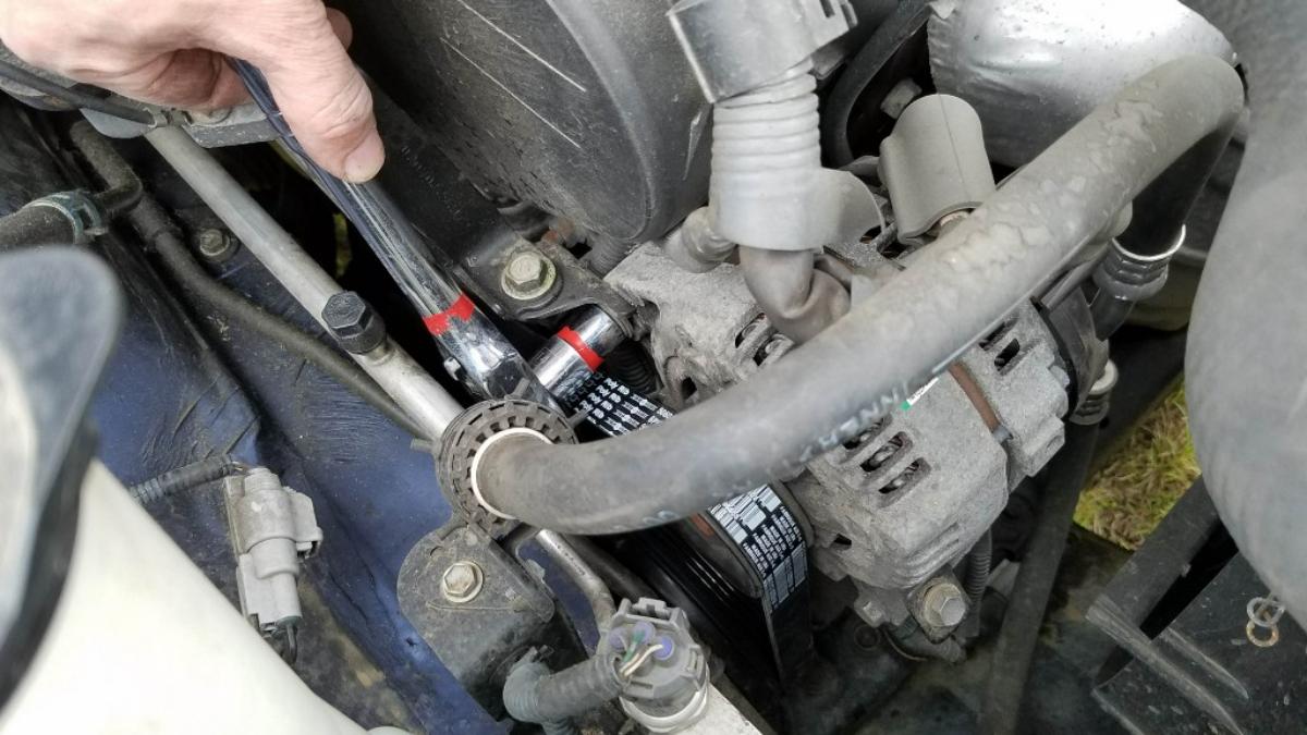 25-tighten-alternator-mounting-bolt