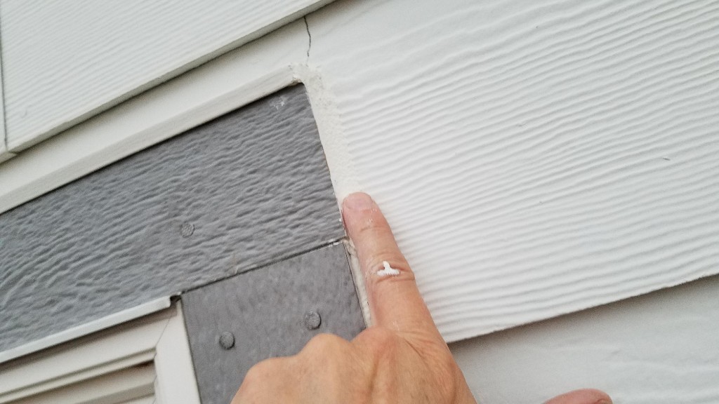 04-smoothing-caulking-around-outdoor-window-trim