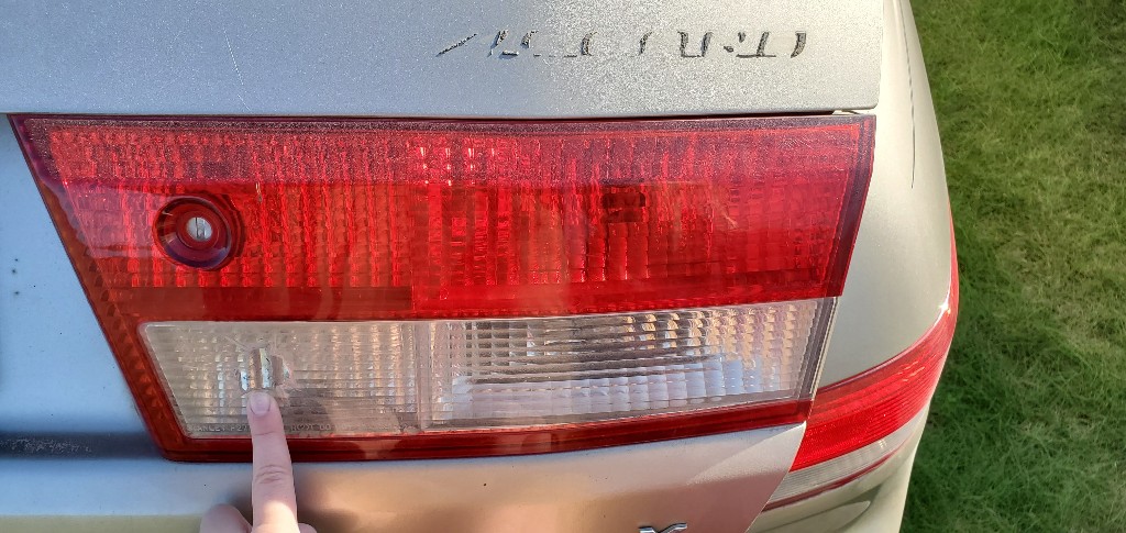 01-hole-in-tail-light-honda-accord