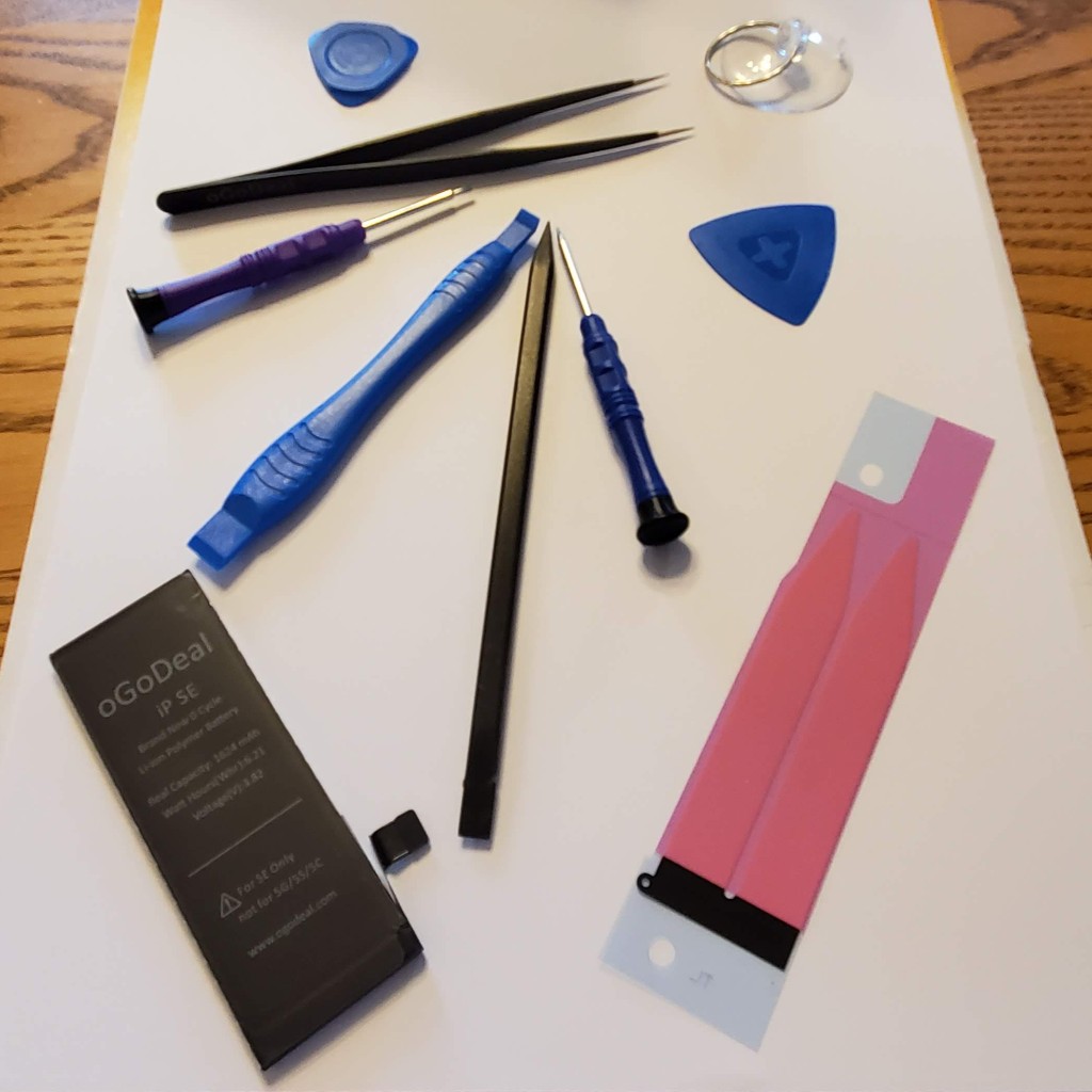 03-iphone-se-battery-repair-kit-components