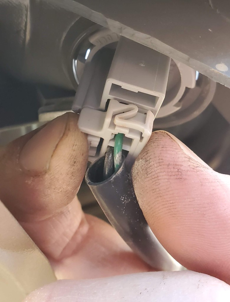 08-remove-plastic-electrical-plug
