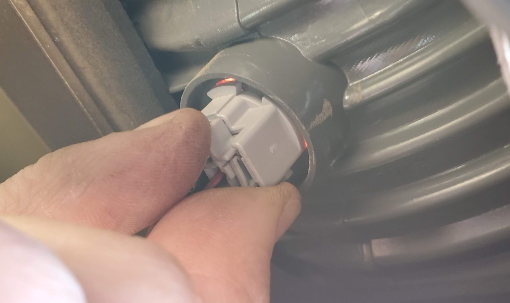 09-remove-electrical-plug