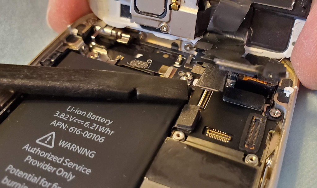 22-pry-up-screen-connectors