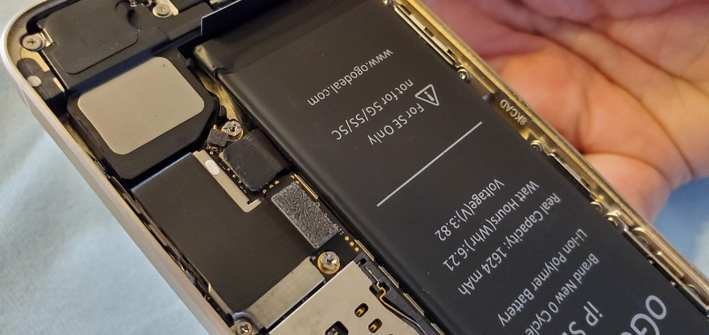 34-battery-connector-connected