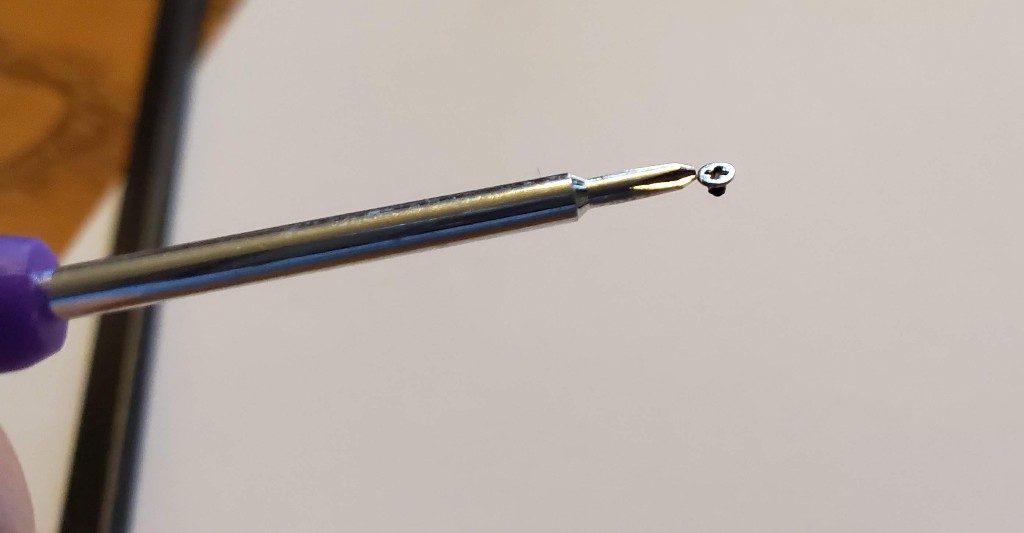 35-magnetized-screwdriver