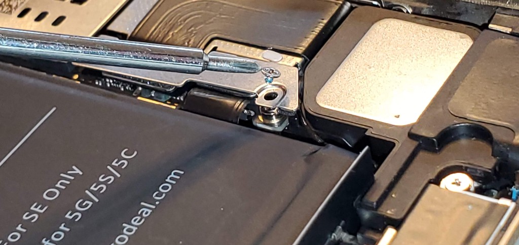 36-magnetized-screwdriver-screw