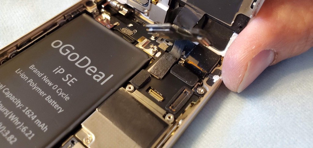 40-reconnect-screen-connectors