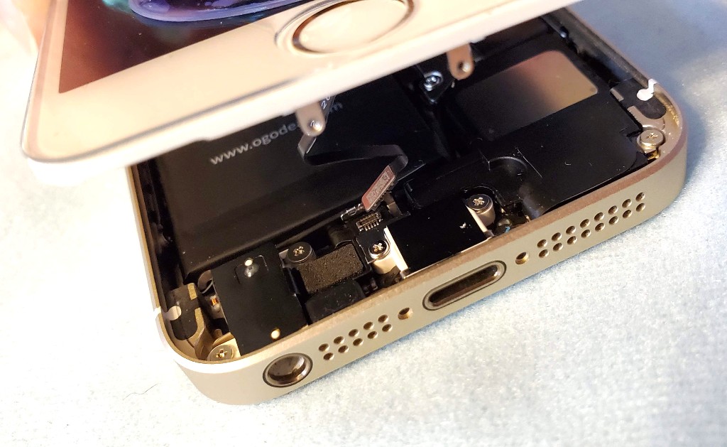 43-reinstall-home-button-connector