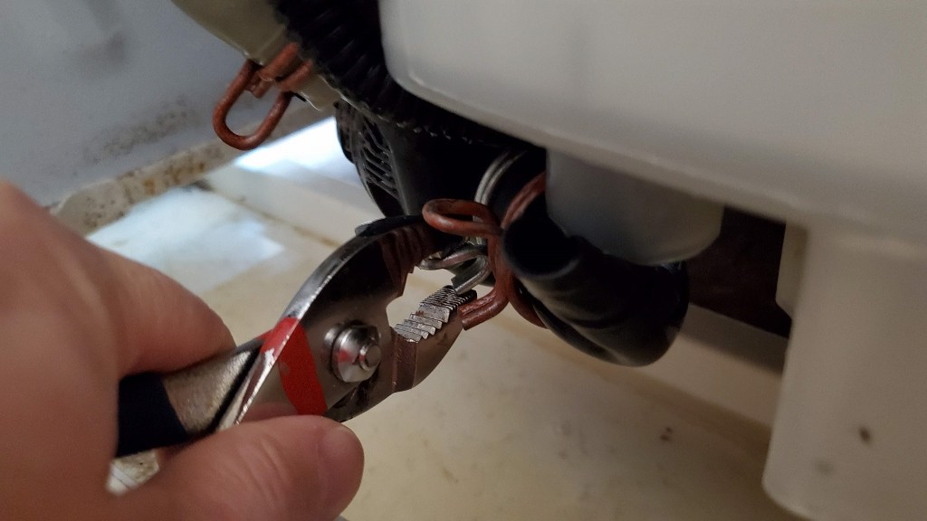 11-remove-other-hose-clamp