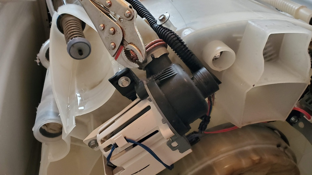 13-disconnect-upper-hose-clamp