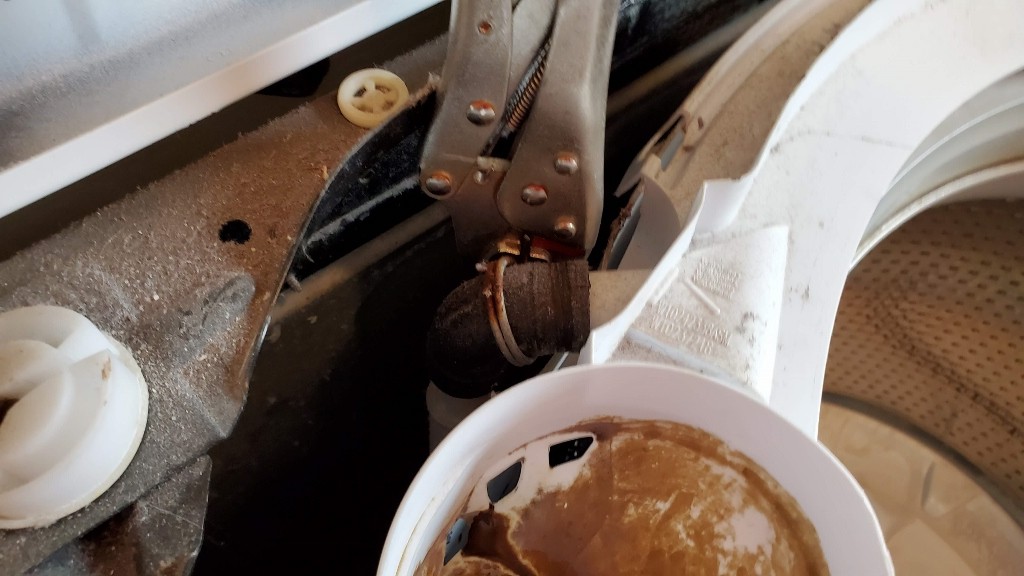 22-loosen-hose-clamp