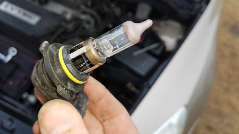 How to Change a Burnt Out Headlight – Honda Accord
