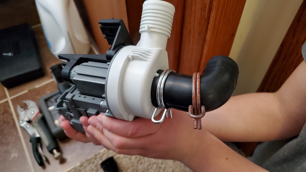 07-new-drain-pump-pipe-clamp