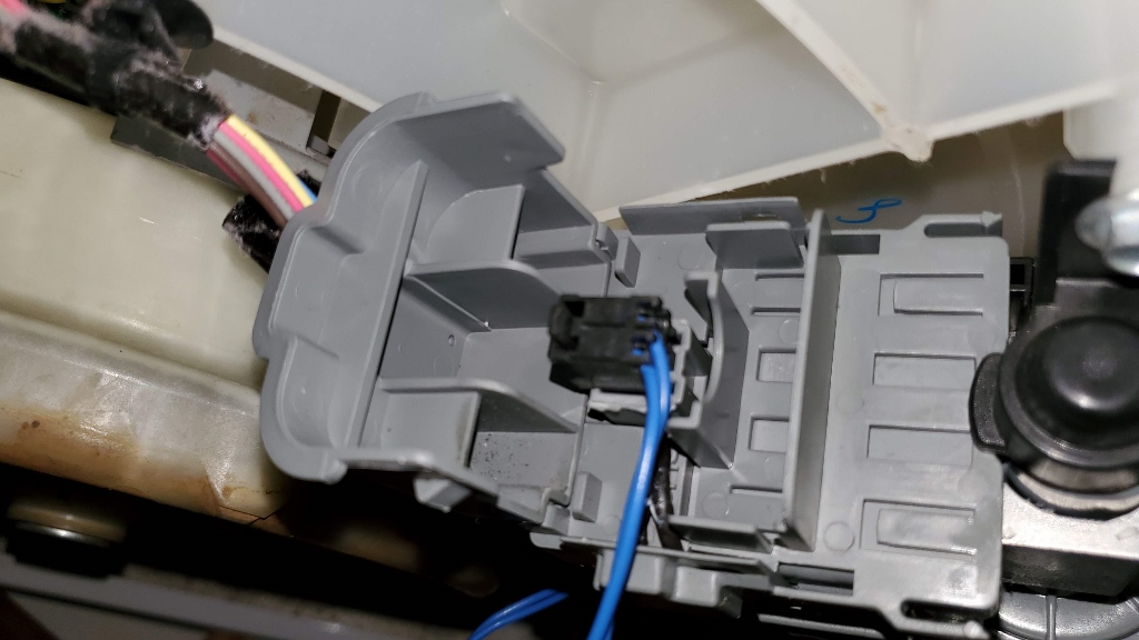 10-electrical-connector-drain-pump-bravos