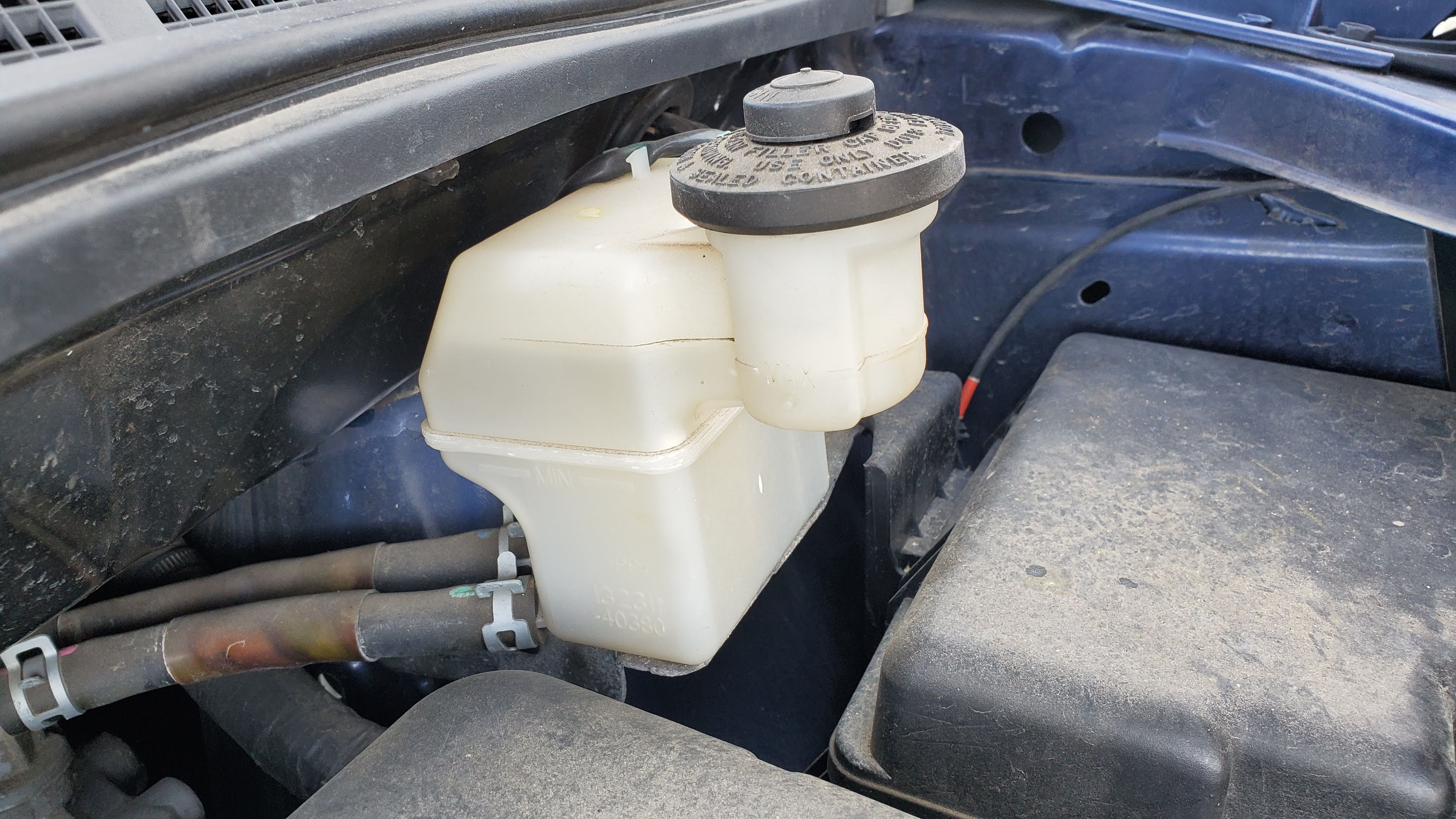Sienna-brake-fluid-reservoir