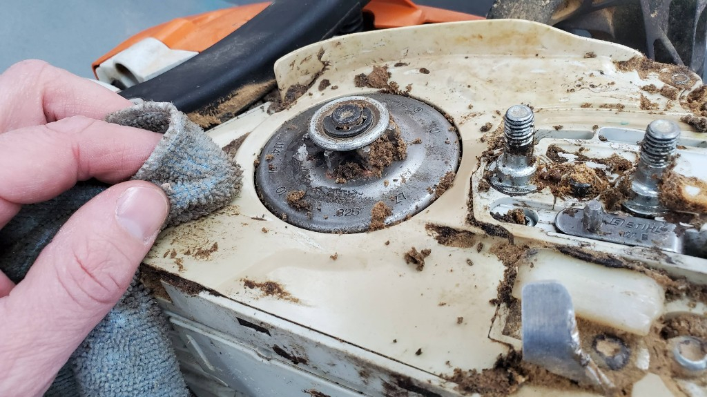 clean-chainsaw